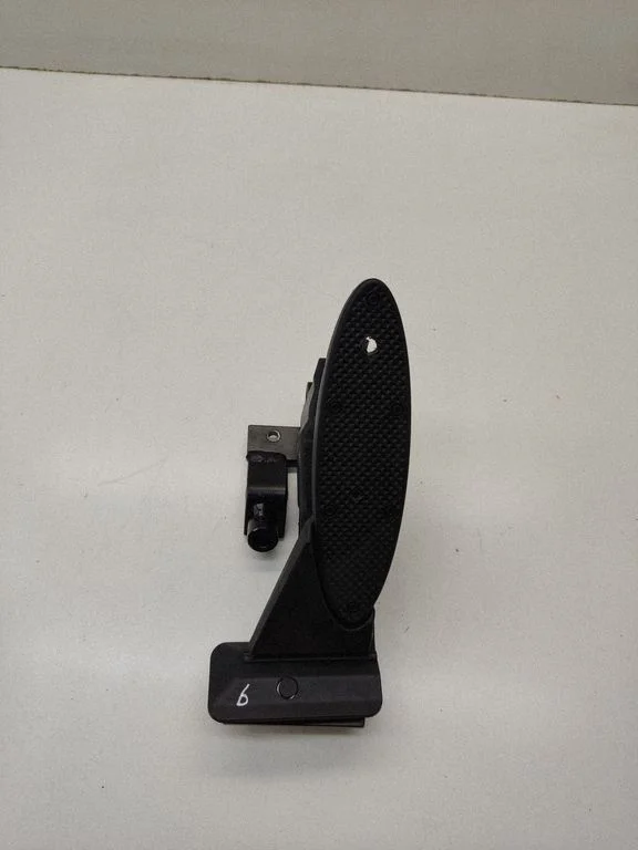 Accelerator throttle pedal 6853177