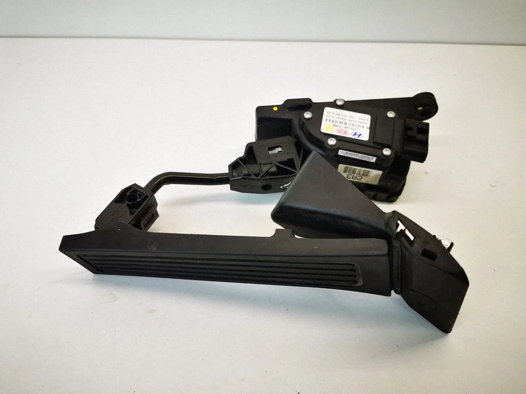 Accelerator throttle pedal 327002S900