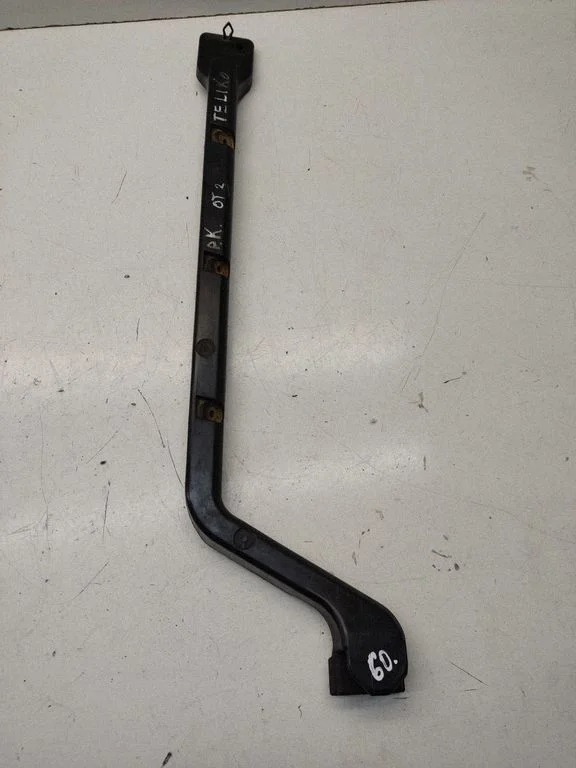 Radiator support slam panel bracket – front left