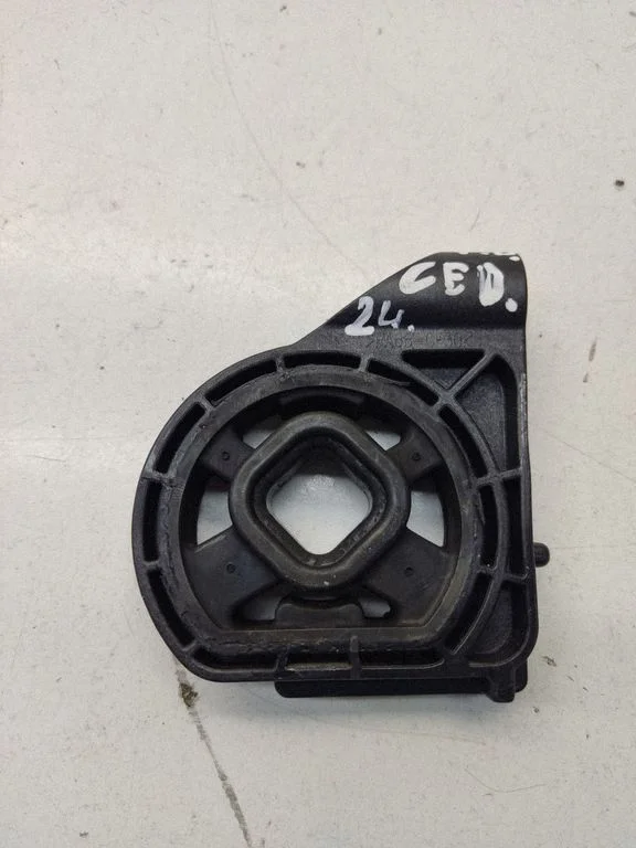 Radiatoru paneļa kronšteins 25333CR000