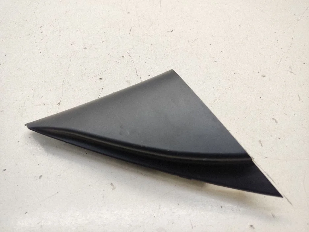 Plastic wing mirror trim cover – front right