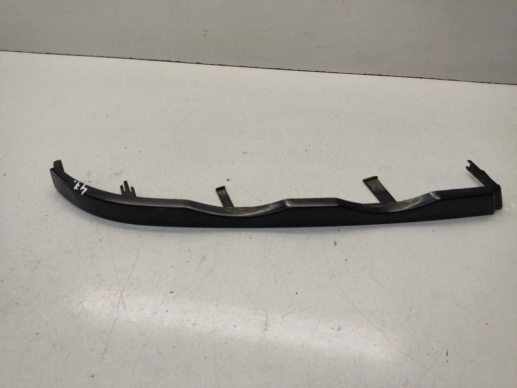 Under headlight/headlamp trim – BMW 3 Series E46 (1998-2005)