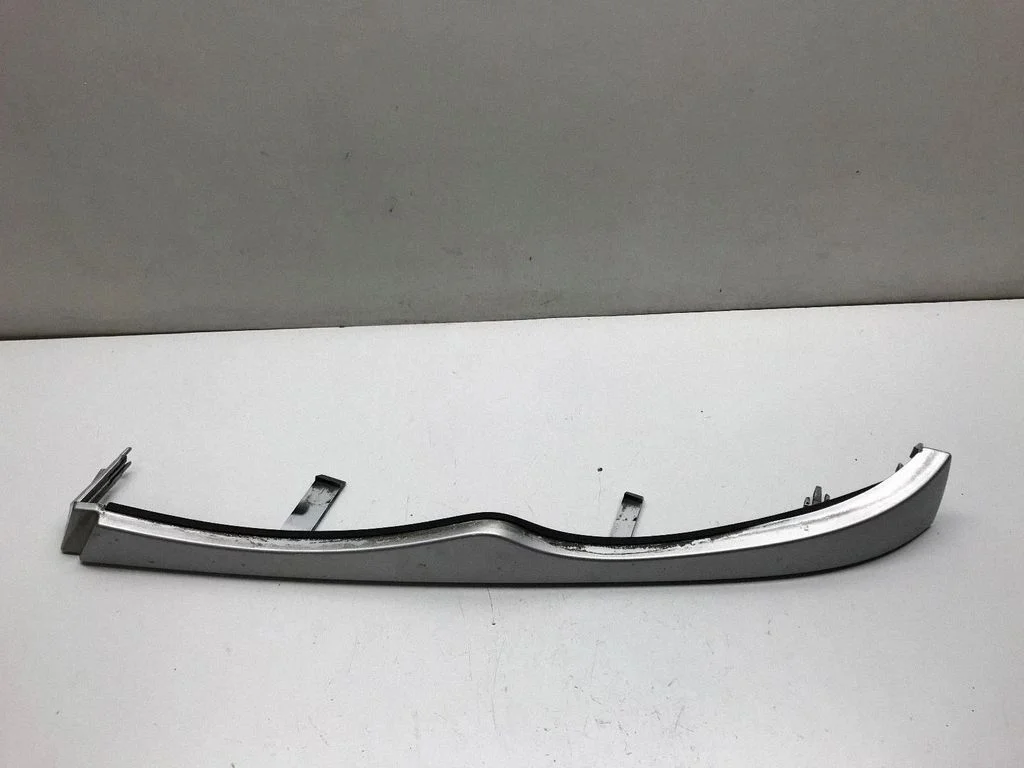 Under headlight/headlamp trim – BMW 3 Series E46 (1998-2005)