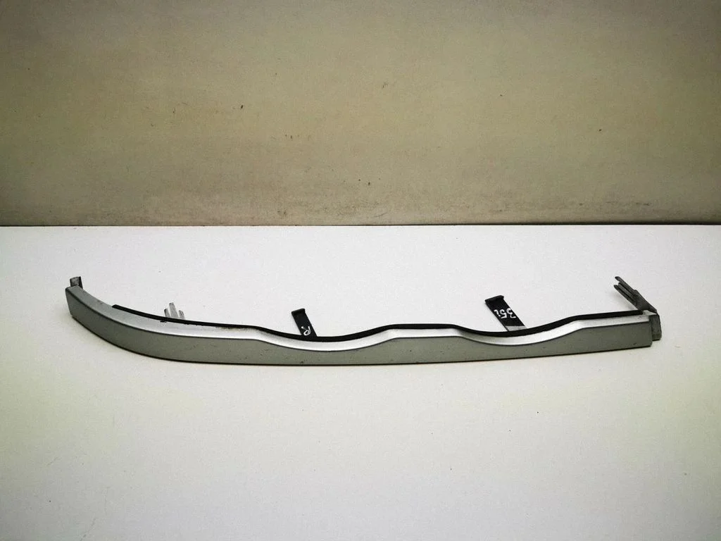 Under headlight/headlamp trim – BMW 3 Series E46 (1998-2005)