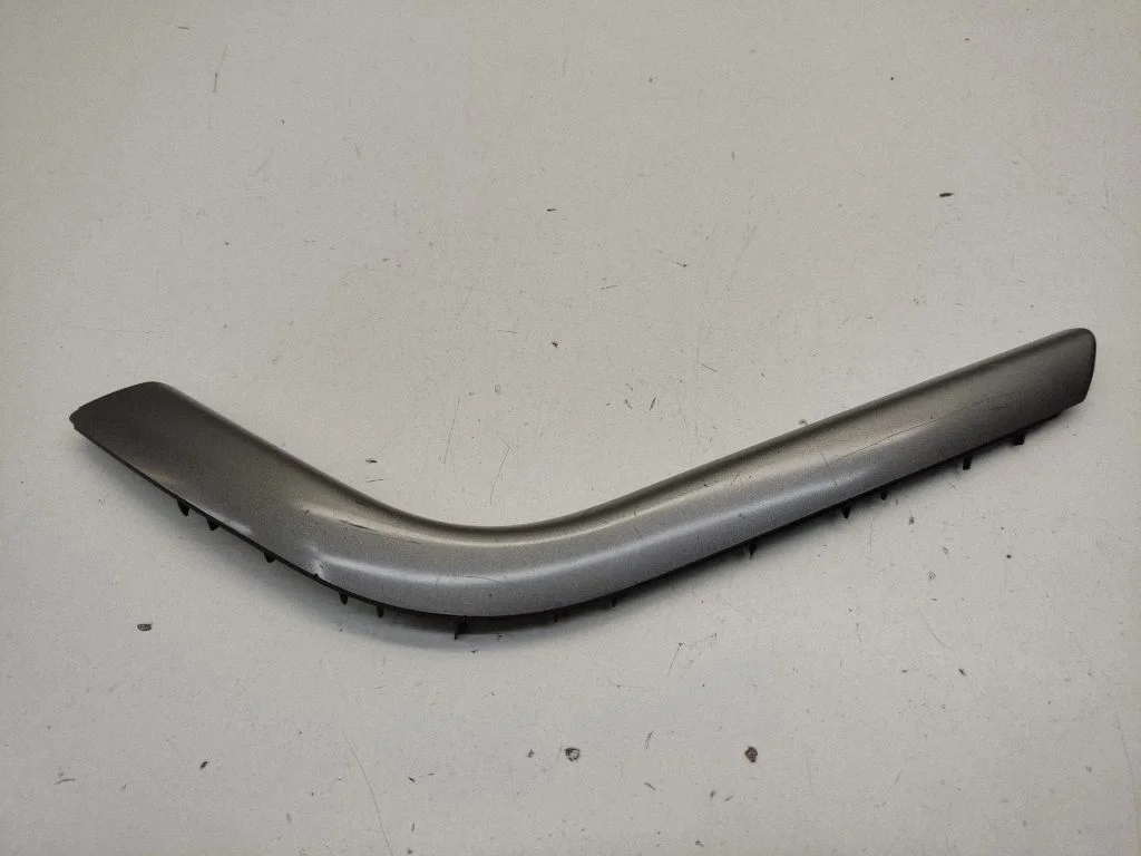 Under headlight/headlamp trim – Peugeot 308 (2007-2013)