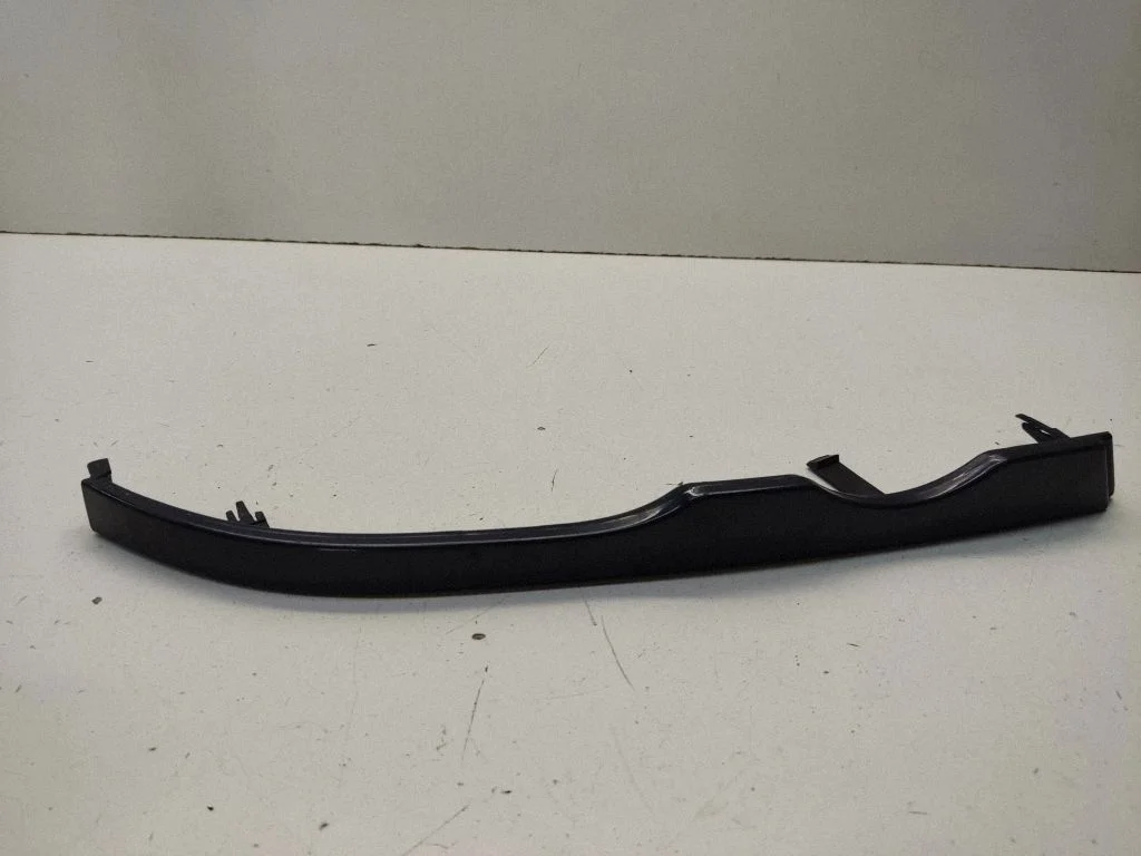 Under headlight/headlamp trim – BMW 3 Series E46 (1998-2005)