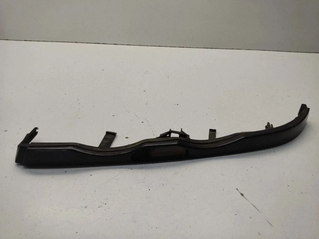 Under headlight/headlamp trim – BMW 3 Series E46 (1998-2005)
