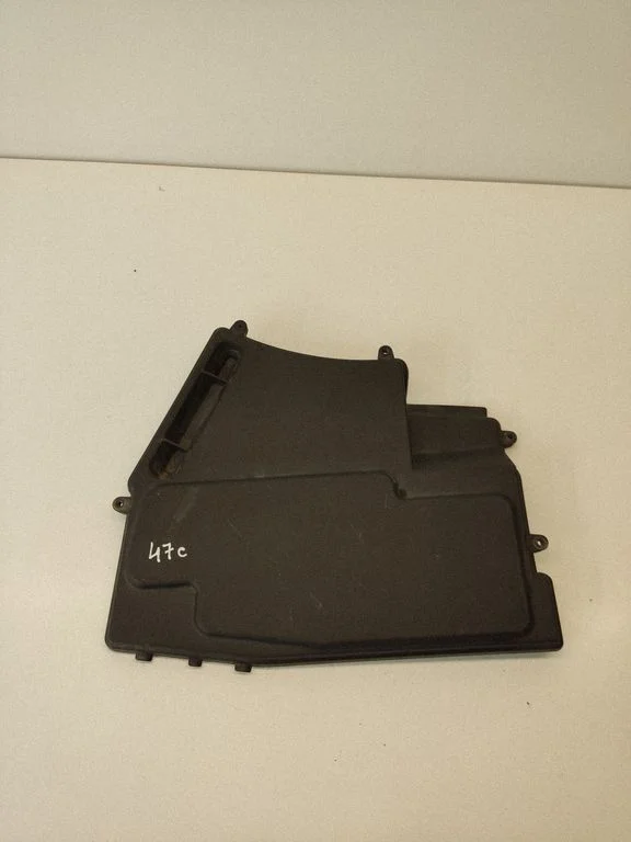 Pokrywa skrzynki bezpieczników – BMW Seria 5 E60 E61 (2004-2010)
