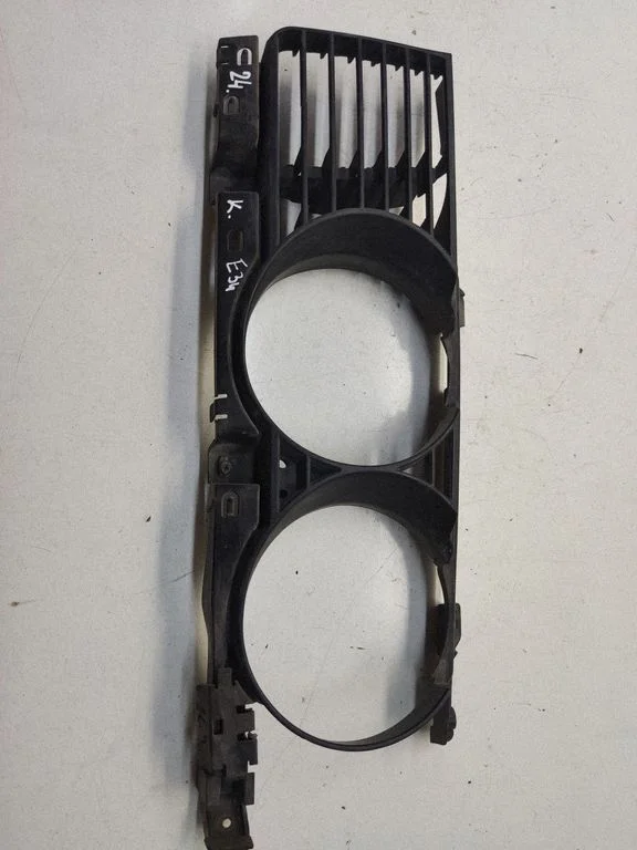 Under headlight/headlamp trim – BMW 5 Series E34 (1988-1996)