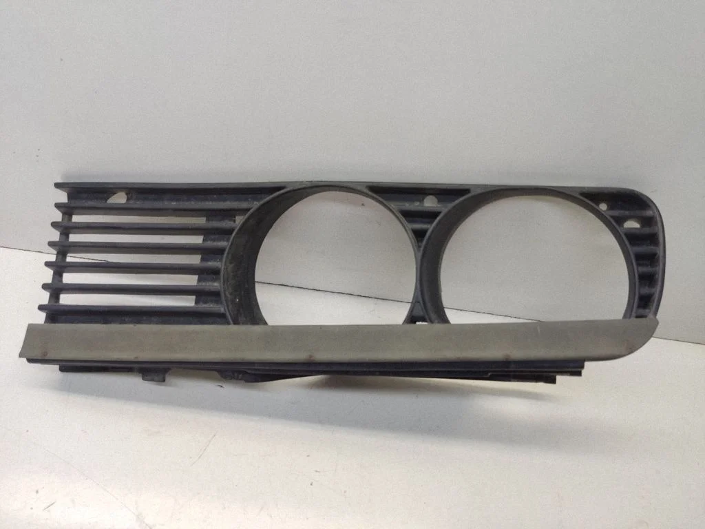 Under headlight/headlamp trim – BMW 3 Series E30 (1983-1994)