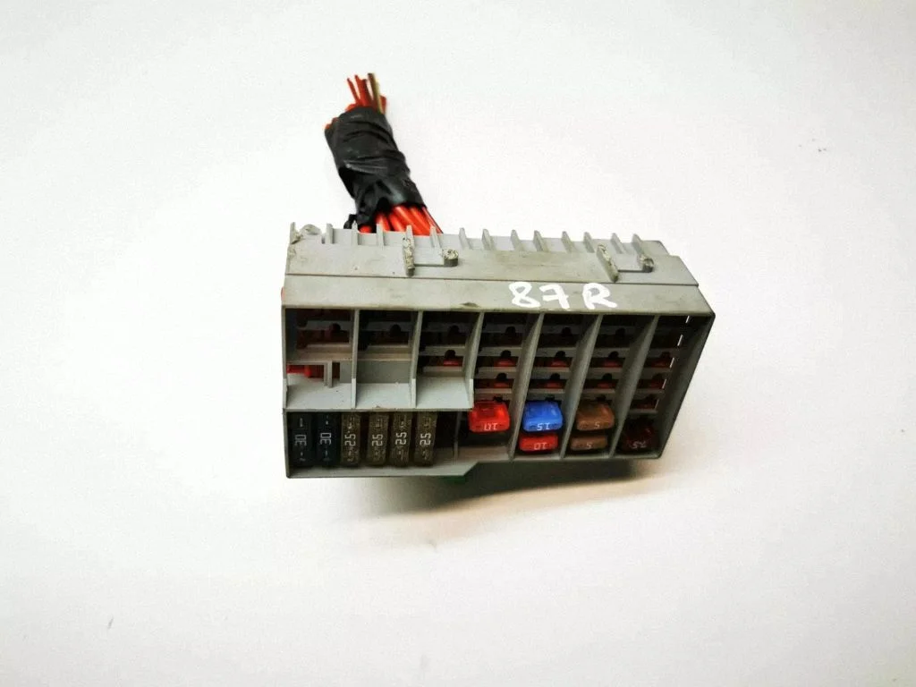 Drošinātāju bloks 8637669