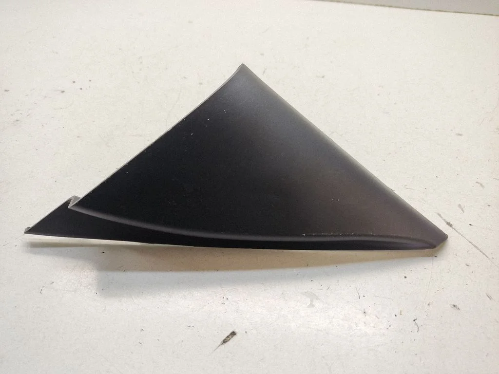 Välispeegli plastkate – eesmine vasak
