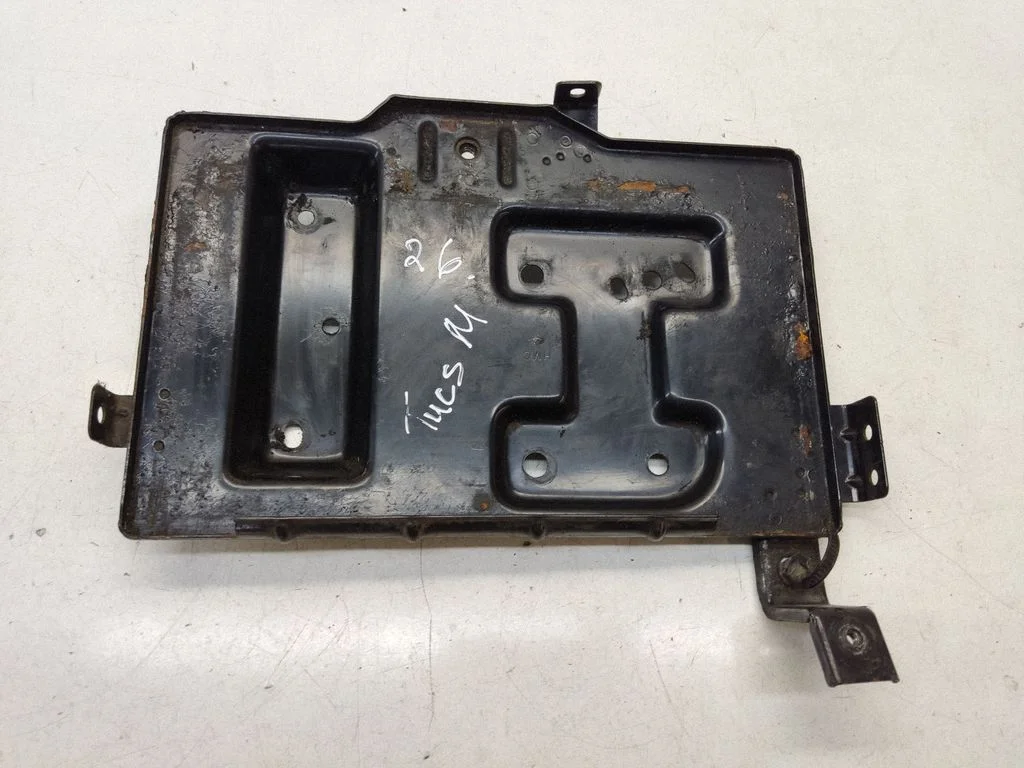 Battery tray – front
