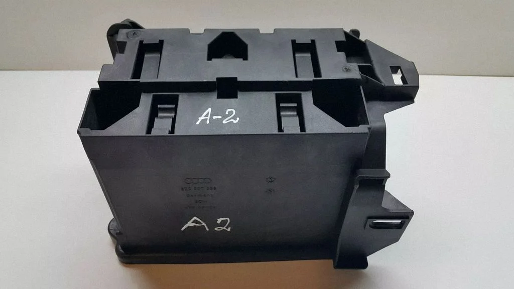 Cita motora nodalījuma detaļa 8Z0907355