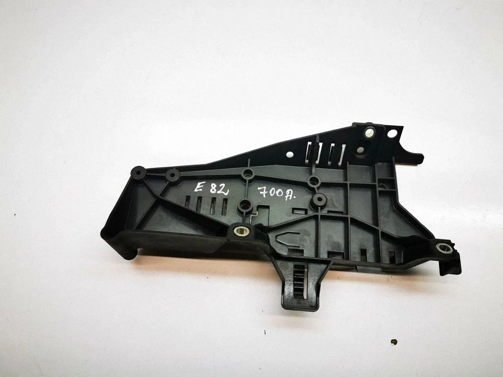 Muu mootoriruumi osa – BMW 1-seeria E82 E88 (2007-2014)