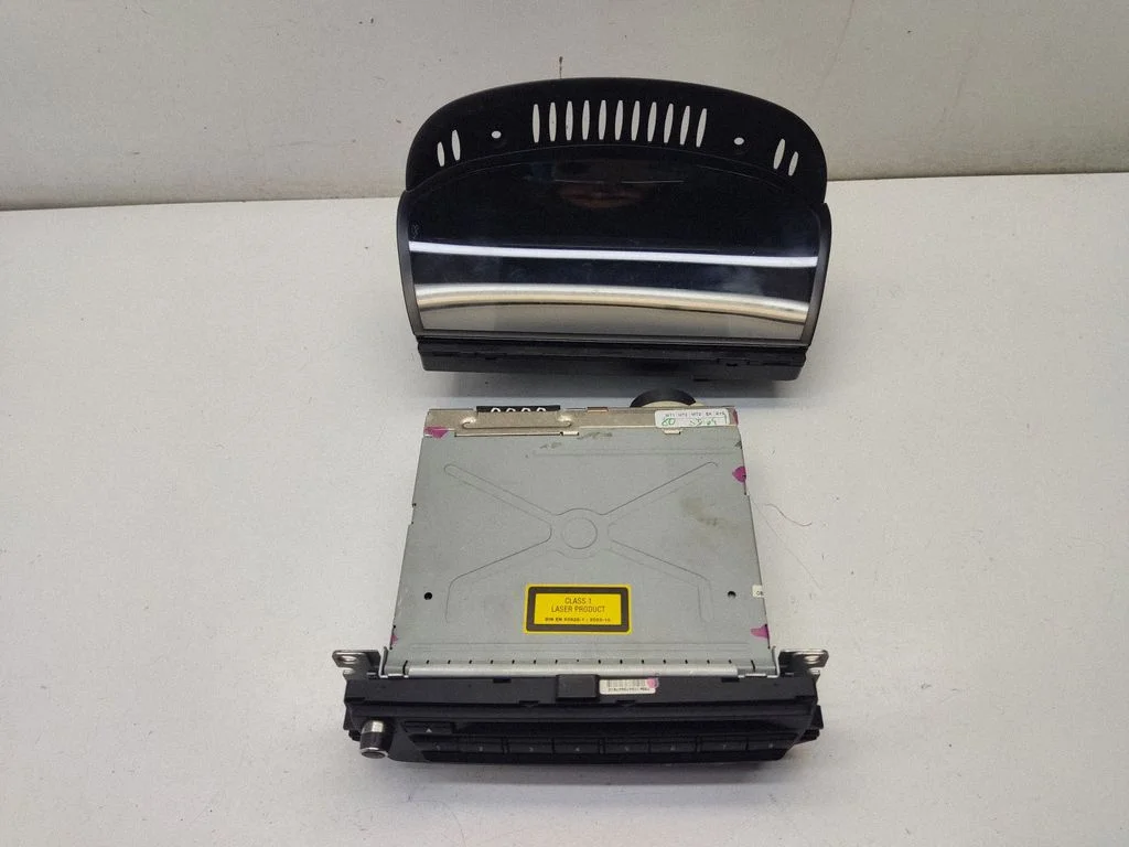 Radio/CD/DVD/GPS head unit 9177126