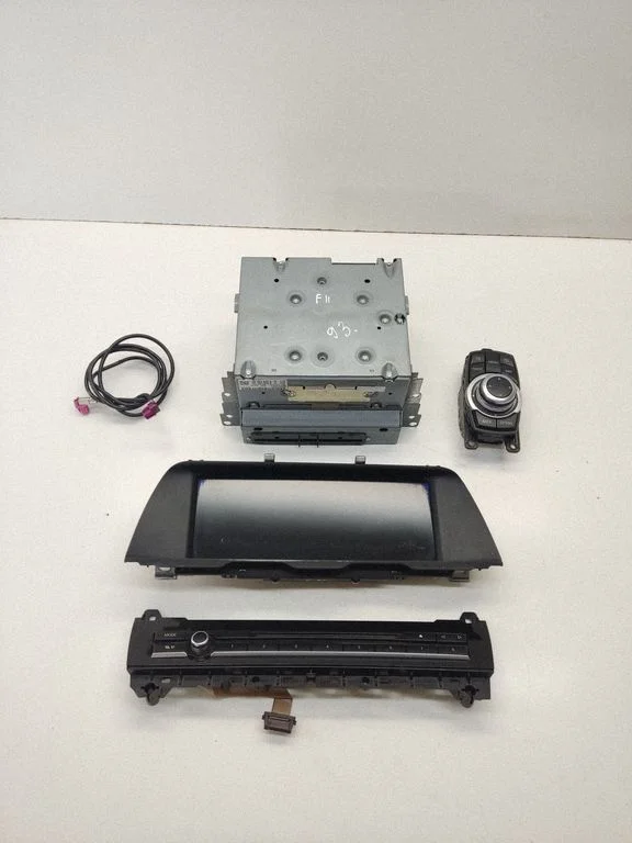 Radio/CD/DVD/GPS head unit 9239155