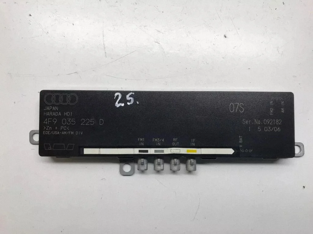 Wzmacniacz antenowy 4F9035225D