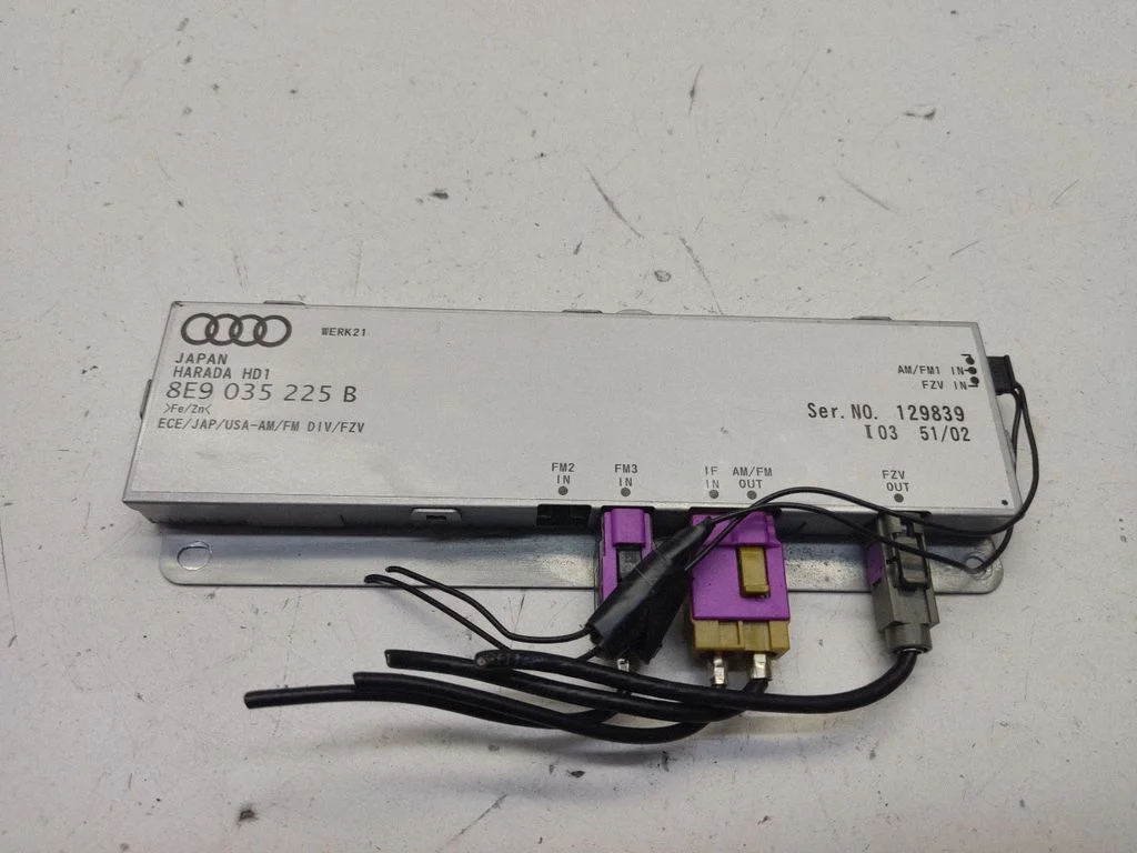 Antenas pastiprinātājs 8E9035225B
