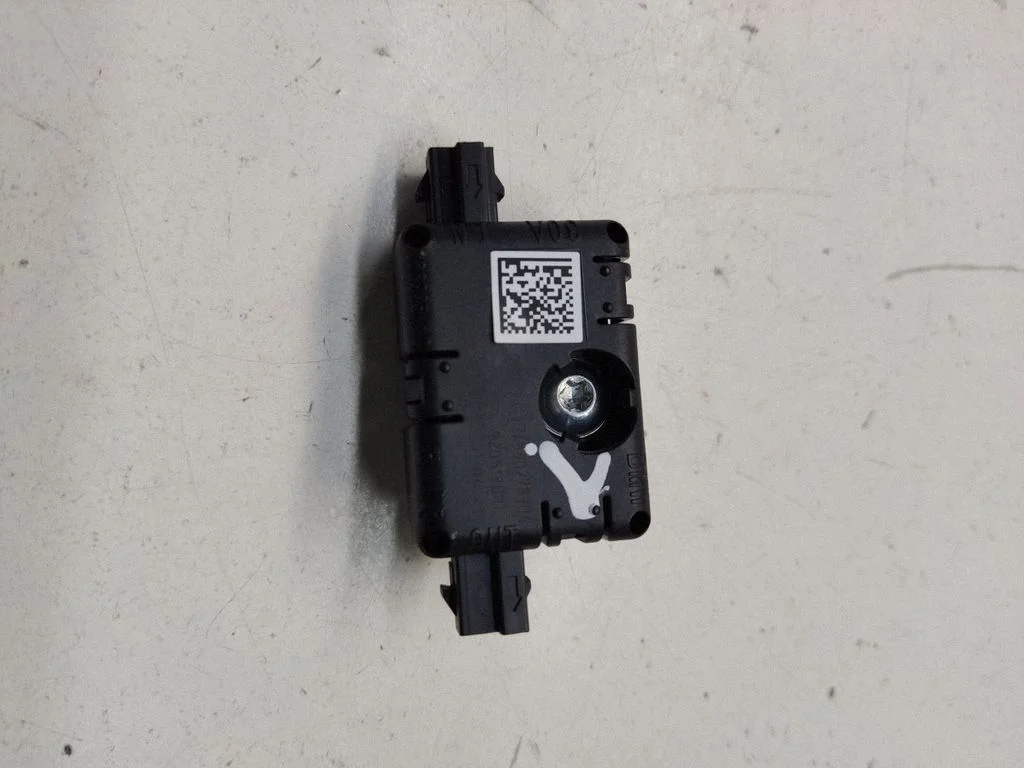 Antenas pastiprinātājs 6832256
