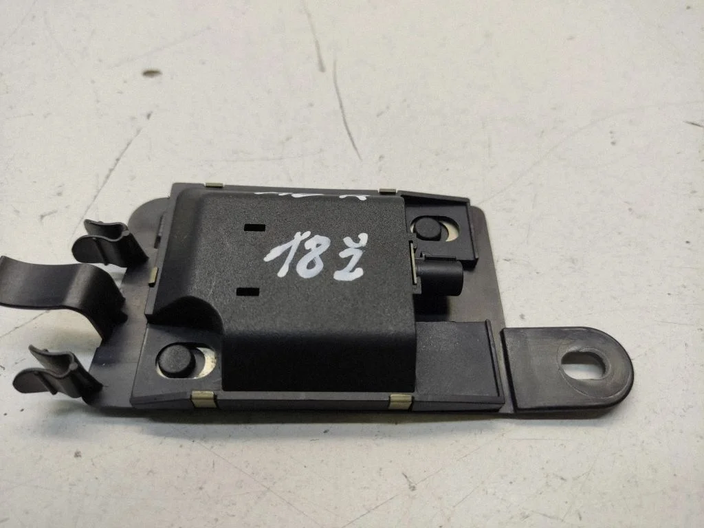 Aerial antenna amplifier – Mercedes-Benz R-Class W251 (2005-2013)