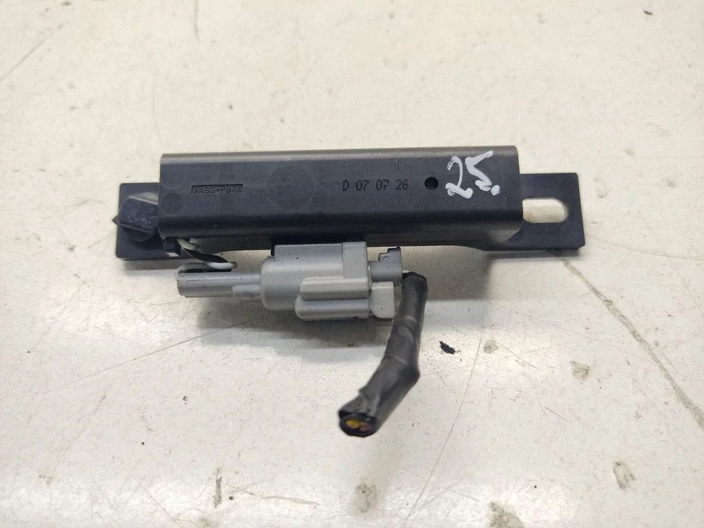 Aerial antenna amplifier – Nissan Qashqai+2 (2008-2010)