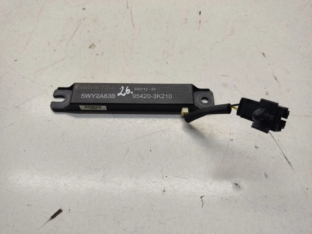 Wzmacniacz antenowy 954203K210