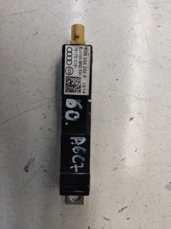 Aerial antenna amplifier 4G9035225A