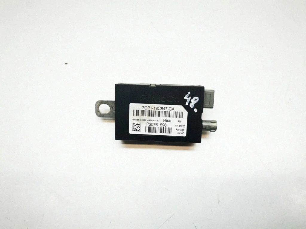 Aerial antenna amplifier 7CP118C847CA – Ford B-MAX (2012-2020)