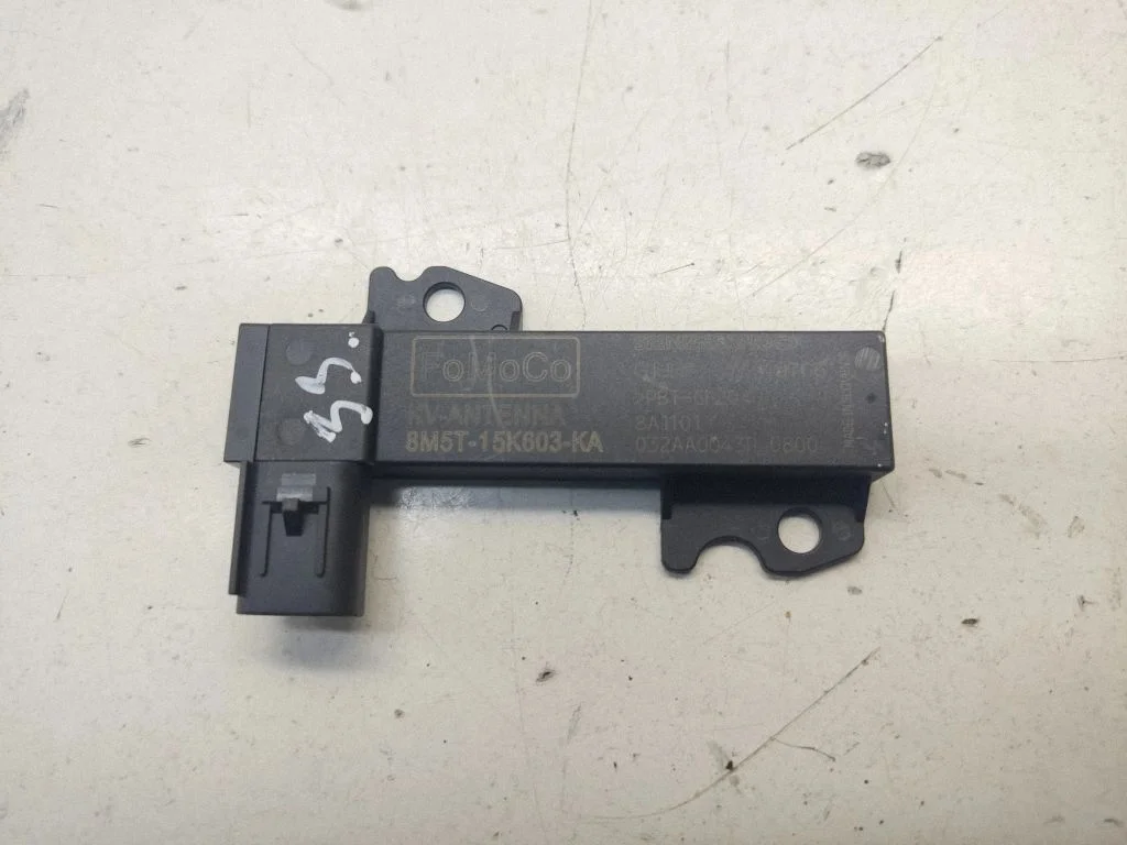Antenas pastiprinātājs 8M5T15K603KA