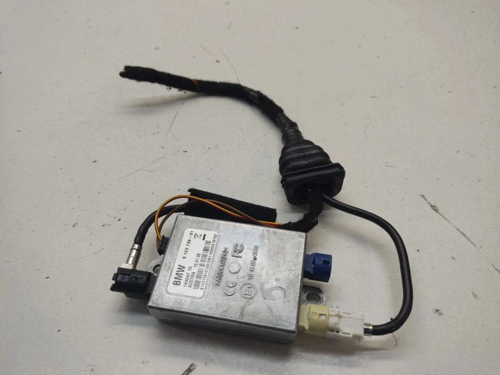 Aerial antenna amplifier – BMW 1 Series E81 E87 (2004-2011)