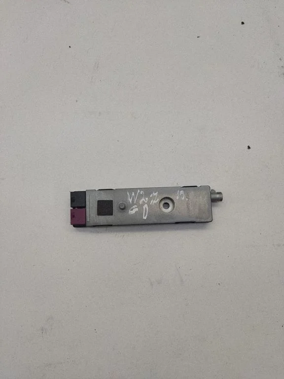 Antenas pastiprinātājs – Mercedes-Benz E klase W212 (2009-2016)