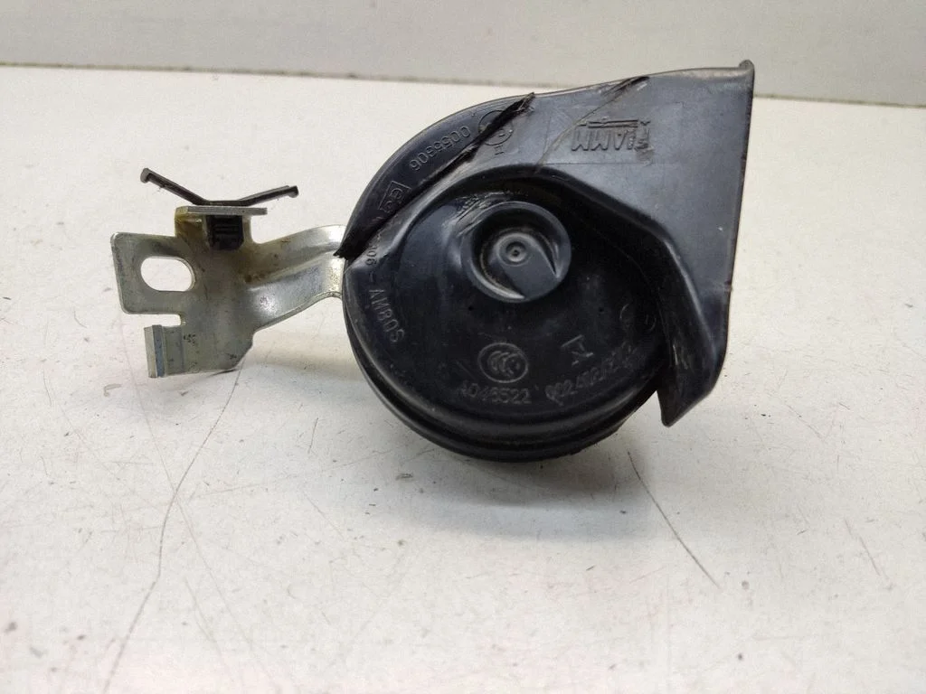 Horn signal – Mercedes-Benz E-Class W212 (2009-2016)