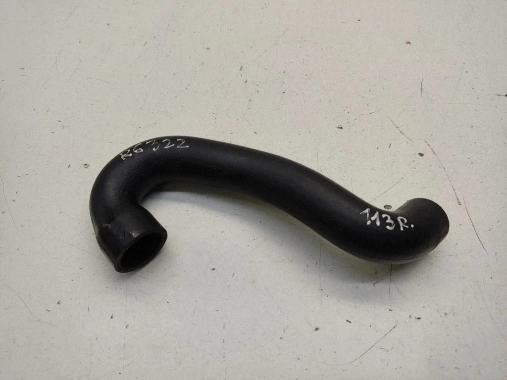 Breather/breather pipe/hose – front
