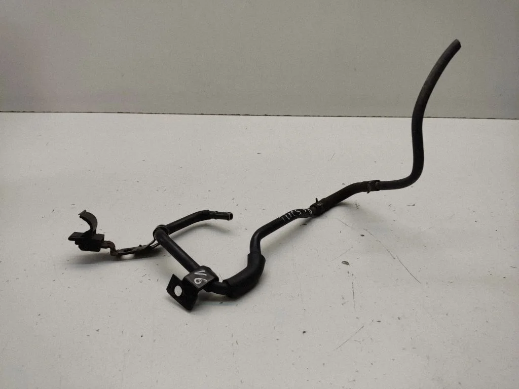 Fuel line/pipe/hose – front