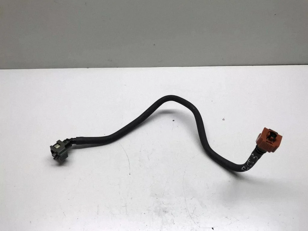 Fuel line/pipe/hose – front