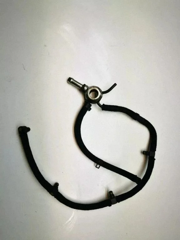 Fuel line/pipe/hose – front