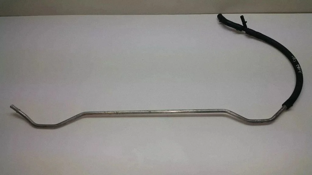 Fuel line/pipe/hose – front