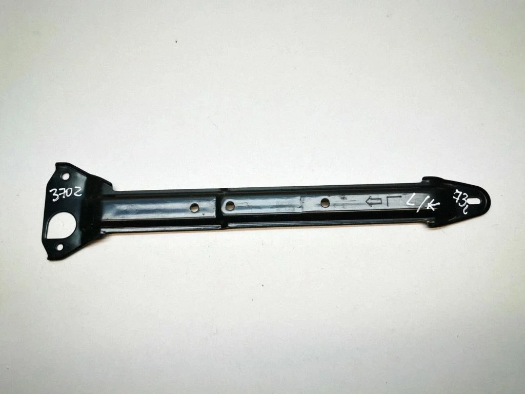 Other dashboard part – front left