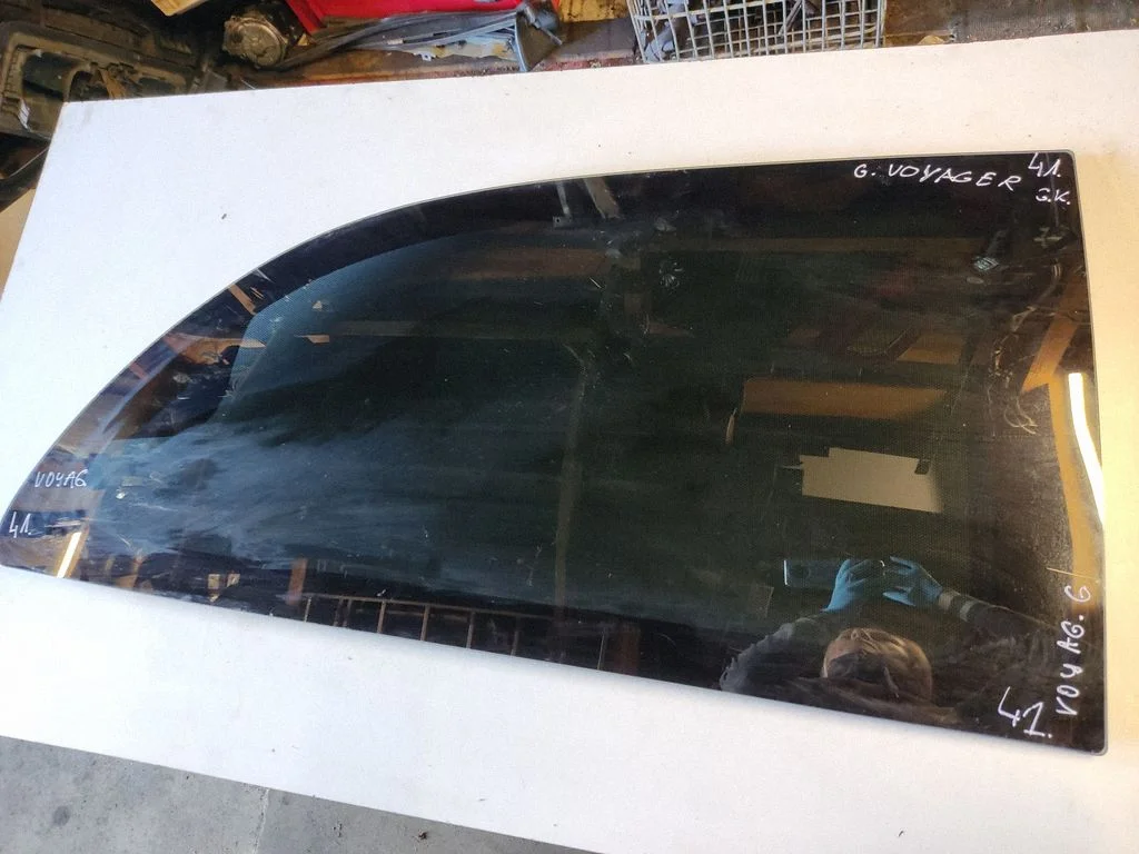 Rear side window 43R00202