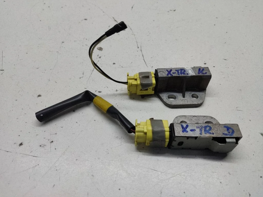 Airbag deployment crash/impact sensor FB8H301Y220109