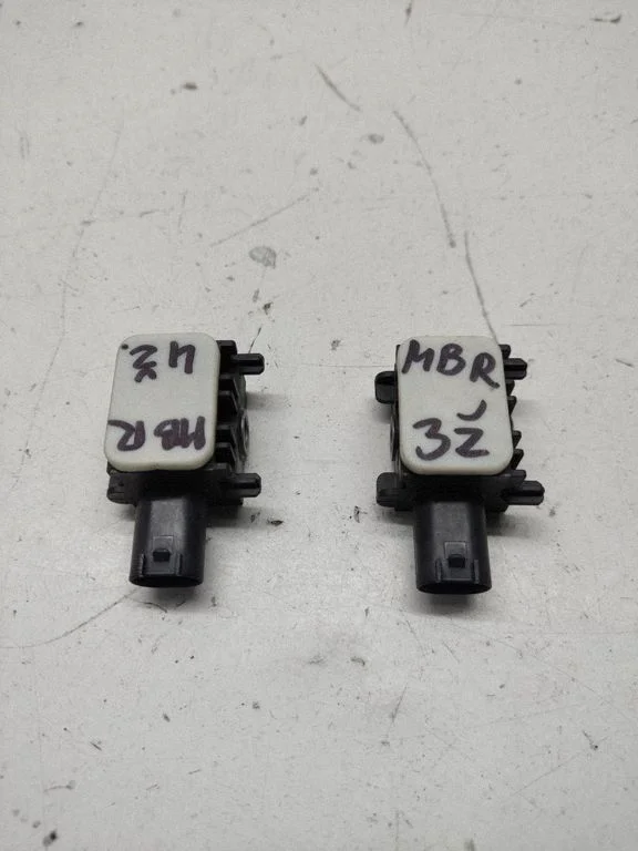 Airbag deployment crash/impact sensor – Mercedes-Benz R-Class W251 (2005-2013)