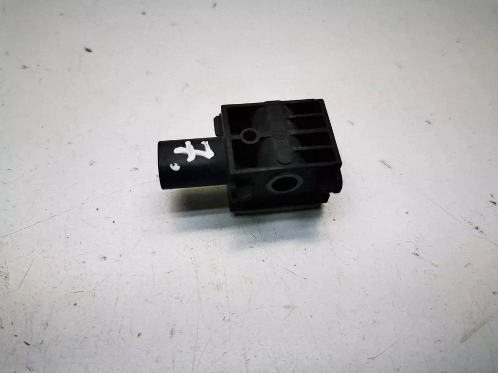 Airbag deployment crash/impact sensor – Mercedes-Benz R-Class W251 (2005-2013)