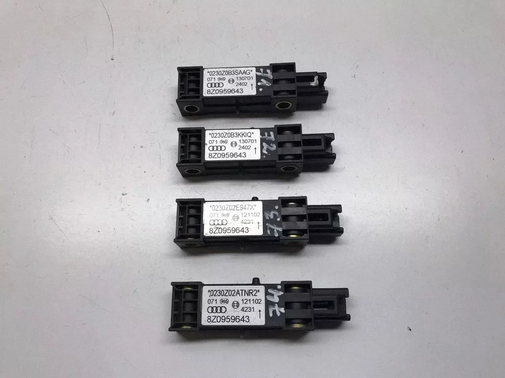 Drošības spilvenu trieciena sensors 8Z0959643