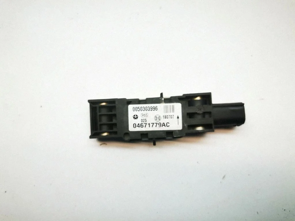 Turvapadja löögiandur 04671779AC