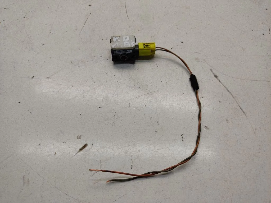 Airbag deployment crash/impact sensor – Mercedes-Benz R-Class W251 (2005-2013)