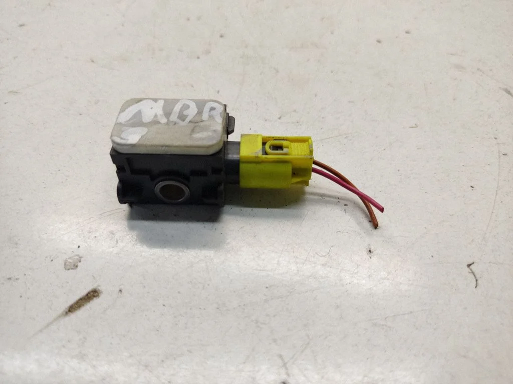 Airbag deployment crash/impact sensor – Mercedes-Benz R-Class W251 (2005-2013)