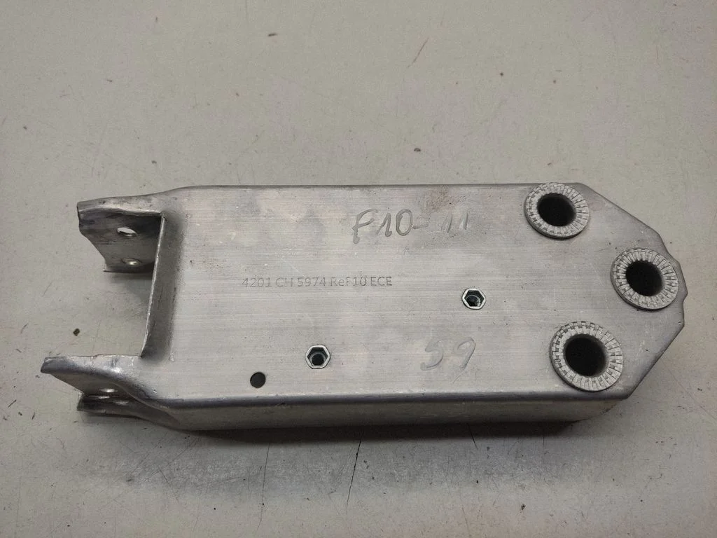 Esistange löögisummuti – BMW 5-seeria F10 F11 (2009-2016)