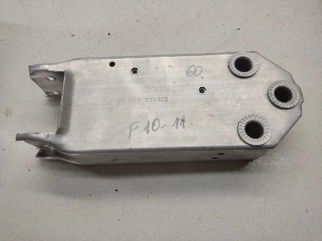Esistange löögisummuti – BMW 5-seeria F10 F11 (2009-2016)
