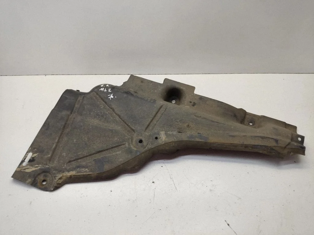 Rear underbody cover/under tray A1646102208